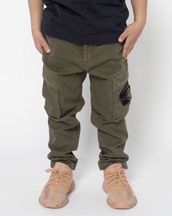 yeezys with khaki pants